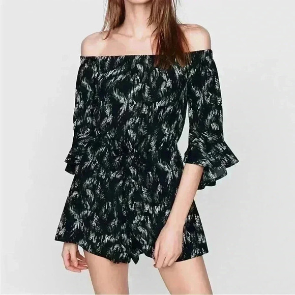 Express Off The Shoulder Bell Sleeve Romper black and green size small - Picture 1 of 11
